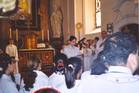 minestranten diakone altar st ephrem kirche <- Verleihung des Prof. Titels, Gratulationswort der Minestranten